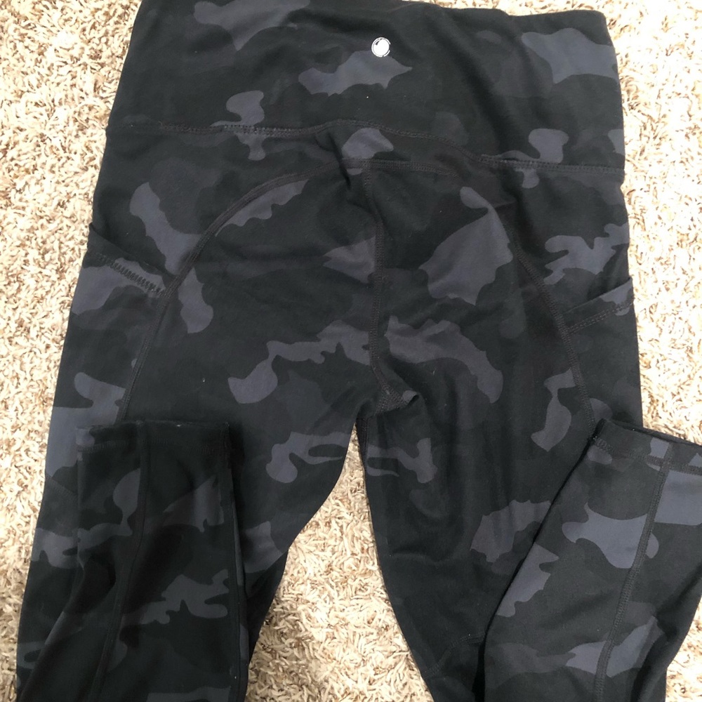 Yogalicious camo leggings